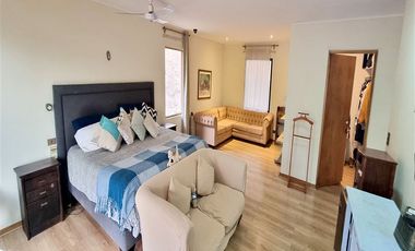 Parcela en Venta en Venta Amplia Casa 5 Dormitorios, 378 m2 útil, 25.600 m2 terreno, Hacienda Chacabuco, Colina