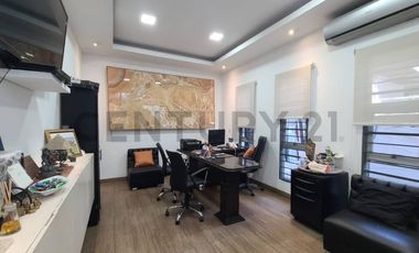 Venta de Local Comercial con Patio de Exhibición en Urdesa