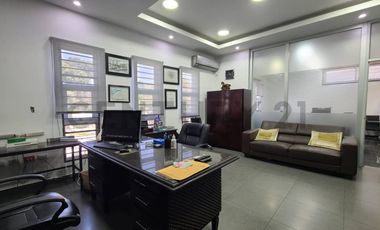 Venta de Local Comercial con Patio de Exhibición en Urdesa