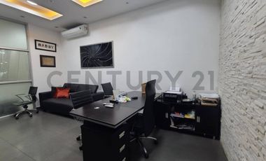 Venta de Local Comercial con Patio de Exhibición en Urdesa