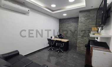Venta de Local Comercial con Patio de Exhibición en Urdesa
