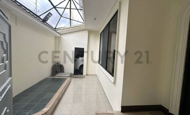 Amplia Casa de Alquiler en Kennedy Norte