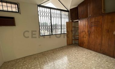 Amplia Casa de Alquiler en Kennedy Norte