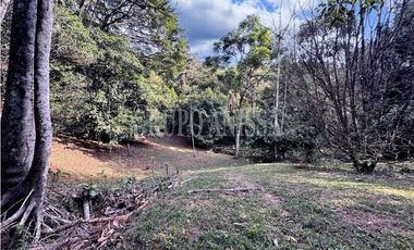 Oportunidad! Se Vende Casa con Amplio lote en Cerro Azul