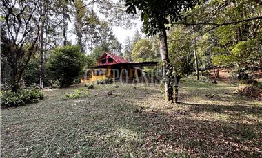 Oportunidad! Se Vende Casa con Amplio lote en Cerro Azul