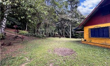 Oportunidad! Se Vende Casa con Amplio lote en Cerro Azul