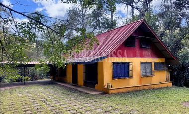 Oportunidad! Se Vende Casa con Amplio lote en Cerro Azul