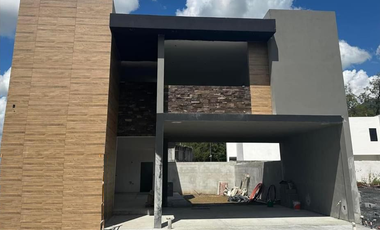 VENTA DE CASA EN ALTARES RESIDENCIAL CARRETERA NACIONAL SANTIAGO