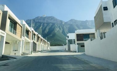 CASA EN VENTA EN CUMBRES ALLEGRO