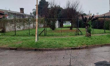 VENTA DE AMPLIO LOTE EN BARRIO MARINA