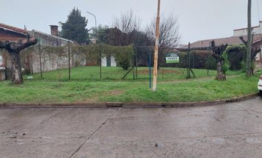 VENTA DE AMPLIO LOTE EN BARRIO MARINA