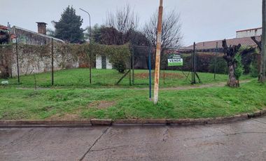 VENTA DE AMPLIO LOTE EN BARRIO MARINA