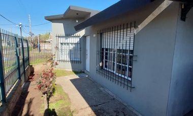 VENTA DE CASA 2 1/2 AMBIENTES EN LOTE PROPIO
