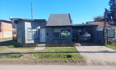 VENTA DE CASA 2 1/2 AMBIENTES EN LOTE PROPIO