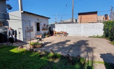VENTA DE CASA 2 1/2 AMBIENTES EN LOTE PROPIO
