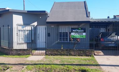 VENTA DE CASA 2 1/2 AMBIENTES EN LOTE PROPIO
