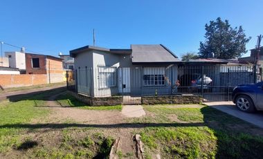 VENTA DE CASA 2 1/2 AMBIENTES EN LOTE PROPIO