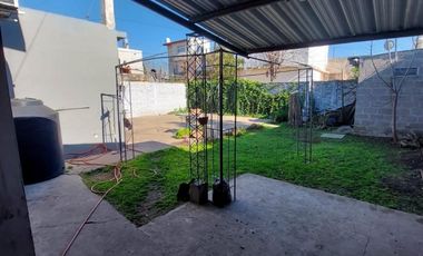VENTA DE CASA 2 1/2 AMBIENTES EN LOTE PROPIO