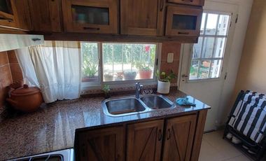 VENTA DE CASA 2 1/2 AMBIENTES EN LOTE PROPIO