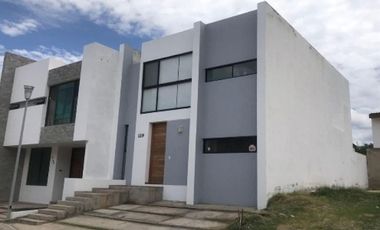 Se vende casa en Senderos las Moras