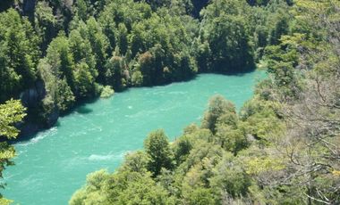 Patagonia, 106ha a orillas del río Futaleufú.