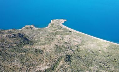 Patagonia, 2.7 Km de costa del Lago General Carrera