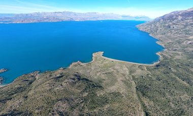 Patagonia, 2.7 Km de costa del Lago General Carrera