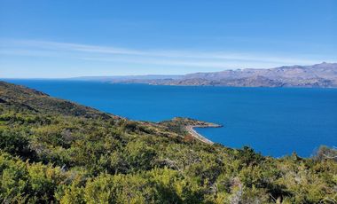 Patagonia, 2.7 Km de costa del Lago General Carrera