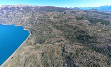 Patagonia, 2.7 Km de costa del Lago General Carrera