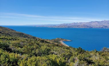Patagonia, 2.7 Km de costa del Lago General Carrera
