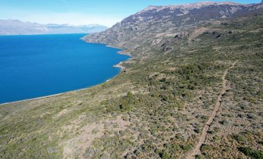 Patagonia, 2.7 Km de costa del Lago General Carrera