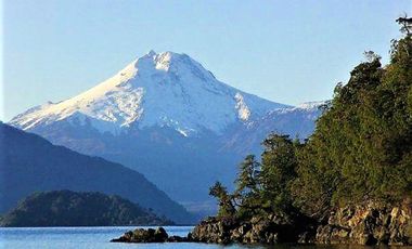Patagonia,225ha hermoso campo a orillas de Fiordo