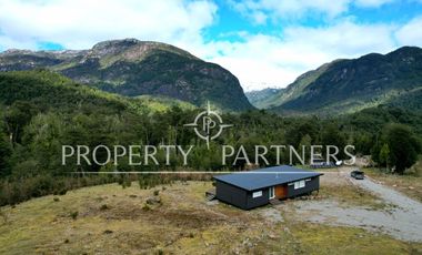 Patagonia, encantadora casa Carretera Austral, orilla rio El Lobo