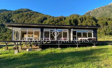 Patagonia, encantadora casa Carretera Austral, orilla rio El Lobo