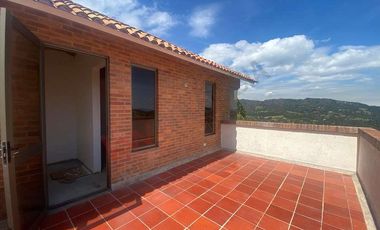 Vendo Casa Campestre en Lote de 10.000 m2 en la Calera Vereda El Hato-9236