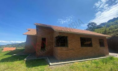 Vendo Casa Campestre en Lote de 10.000 m2 en la Calera Vereda El Hato-9236