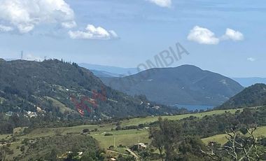 Vendo Casa Campestre en Lote de 10.000 m2 en la Calera Vereda El Hato-9236