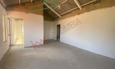 Vendo Casa Campestre en Lote de 10.000 m2 en la Calera Vereda El Hato-9236