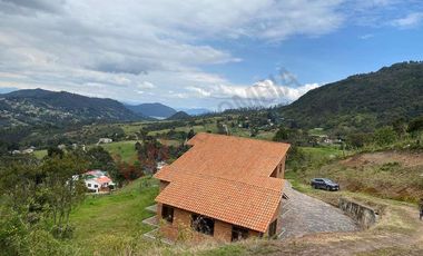 Vendo Casa Campestre en Lote de 10.000 m2 en la Calera Vereda El Hato-9236