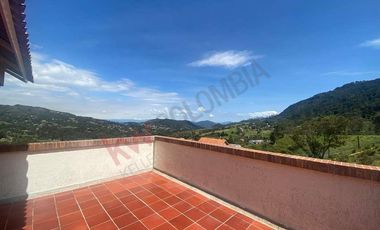 Vendo Casa Campestre en Lote de 10.000 m2 en la Calera Vereda El Hato-9236