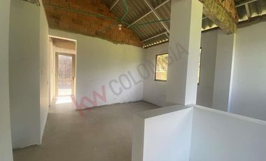 Vendo Casa Campestre en Lote de 10.000 m2 en la Calera Vereda El Hato-9236