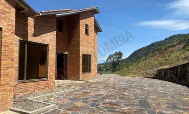 Vendo Casa Campestre en Lote de 10.000 m2 en la Calera Vereda El Hato-9236