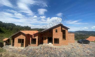 Vendo Casa Campestre en Lote de 10.000 m2 en la Calera Vereda El Hato-9236