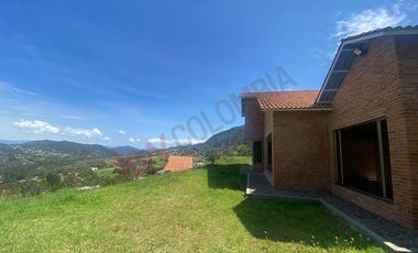 Vendo Casa Campestre en Lote de 10.000 m2 en la Calera Vereda El Hato-9236