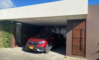 VENDO ESPECTACULAR CASA EN LA CALERA - CONDOMINIO CASA DE CAMPO.
