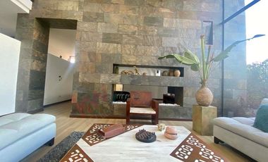 VENDO ESPECTACULAR CASA EN LA CALERA - CONDOMINIO CASA DE CAMPO.