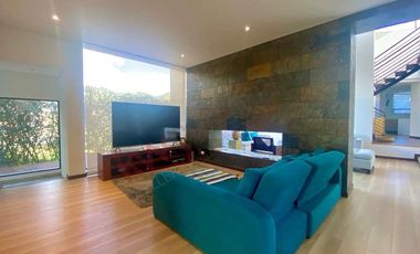 VENDO ESPECTACULAR CASA EN LA CALERA - CONDOMINIO CASA DE CAMPO.
