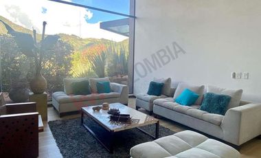 VENDO ESPECTACULAR CASA EN LA CALERA - CONDOMINIO CASA DE CAMPO.