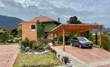 VENDO CASA EN LA CALERA- CLUB HOUSE-9410