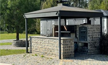 Casa quinta en Venta. Barrio de Chacras Malvinas en Brandsen